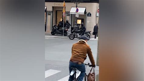 «J'ai vu l'homme armé en scooter» : plusieurs millions d